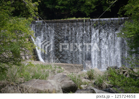 河川の砂防ダム 河川の砂防ダム 125724658