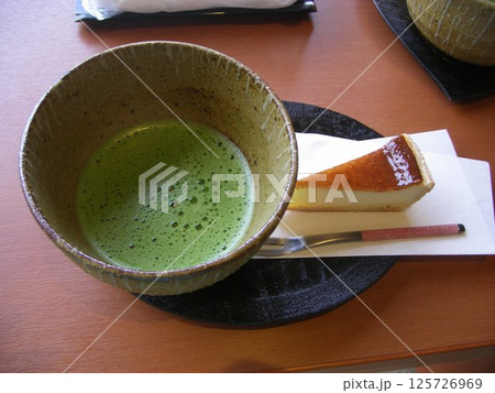 抹茶とケーキ 125726969