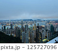 香港の夜景　明るい空 125727096