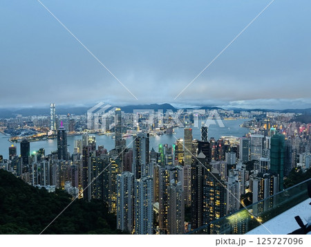 香港の夜景 明るい空 香港の夜景 明るい空 125727096