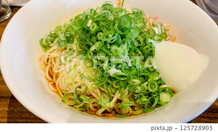 広島のピリ辛美味しい汁なし坦々麺 125728903