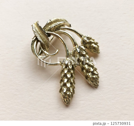Romantic accessory brooch for women vintage handmade look Romantic accessory brooch for women vintage handmade look 125730931