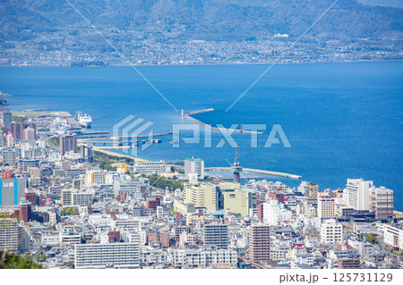 別府湾と別府市街地から国東半島 125731129
