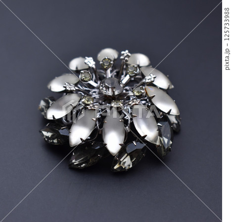 Jewelry photo of floral vintage brooch product for women Jewelry photo of floral vintage brooch product for women 125733988
