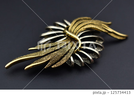 Flat shot floral brooch vintage style for women fashion Flat shot floral brooch vintage style for women fashion 125734413