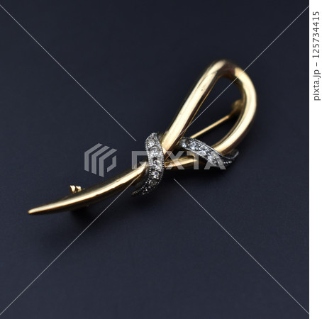 Vintage brooch product on pastel surface womens accessory 125734415