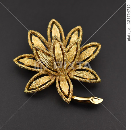 Floral brooch product photo vintage jewelry for women Floral brooch product photo vintage jewelry for women 125734710