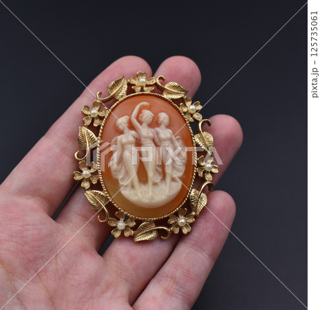 Retro floral brooch feminine vintage style product image Retro floral brooch feminine vintage style product image 125735061