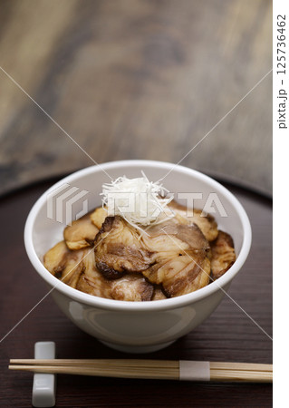 チャーシュー丼 125736462