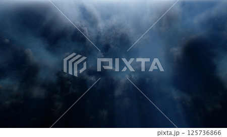 曇った夜の星空と月明かりによる光芒 125736866