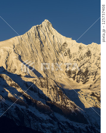 中国雲南省・梅里雪山カワカブ峰 / Meili Snow Mountains, China 125737408