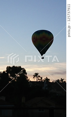 気球で旅 125737911