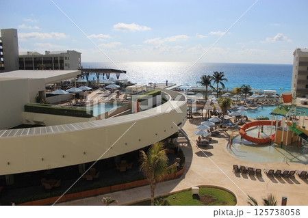 青い海と純白の砂で世界中から愛されるメキシコ随一リゾート、カンクン！オールインクルーシブホテル宿泊 125738058