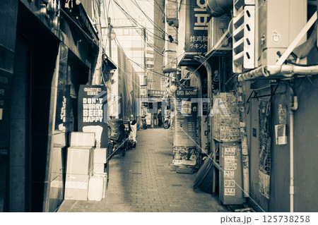 ソウルの路地風景　鍾路（チョンノ） 125738258