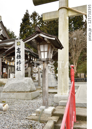 春の北海道函館市で高穂神社境内の風景を撮影 125738395