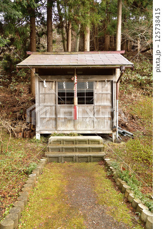 春の北海道函館市で高穂神社境内の風景を撮影 春の北海道函館市で高穂神社境内の風景を撮影 125738415