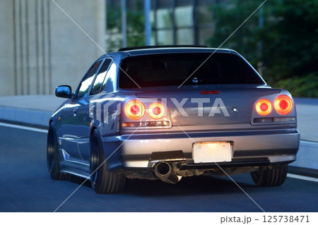 国産のスポーツカー 125738471