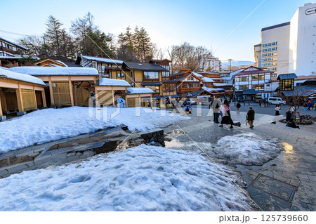 群馬県　吾妻郡草津町　草津温泉　湯路広場 125739660