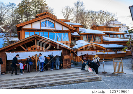 群馬県　吾妻郡草津町　草津温泉　湯路広場にある白旗源泉 125739664
