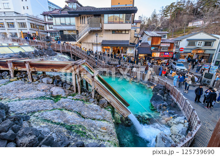 群馬県 吾妻郡草津町 草津温泉湯畑 湯滝 群馬県 吾妻郡草津町 草津温泉湯畑 湯滝 125739690