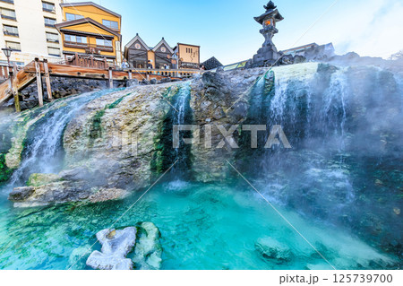 群馬県 吾妻郡草津町 草津温泉湯畑 湯滝 群馬県 吾妻郡草津町 草津温泉湯畑 湯滝 125739700