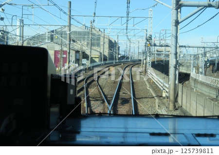 JR大宮駅を出発した宇都宮線の運転席からの景色 JR大宮駅を出発した宇都宮線の運転席からの景色 125739811