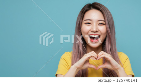 笑顔とハートで伝える想い 125740141