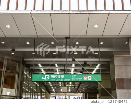 JR西荻窪駅の駅名表示部 125740471