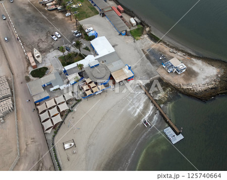 ナミビアのウォルビスベイの港湾風景の空撮 125740664