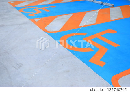 障害者用駐車場 125740745