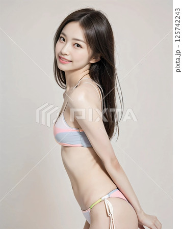 ビキニの若い女性 ビキニの若い女性 125742243