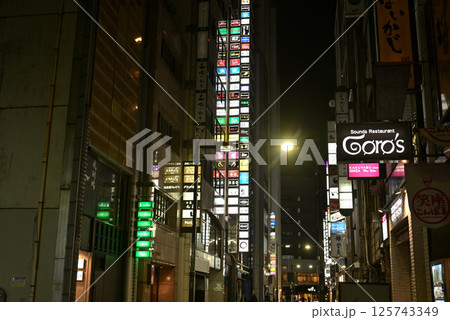銀座みゆき通り　夜景 125743349