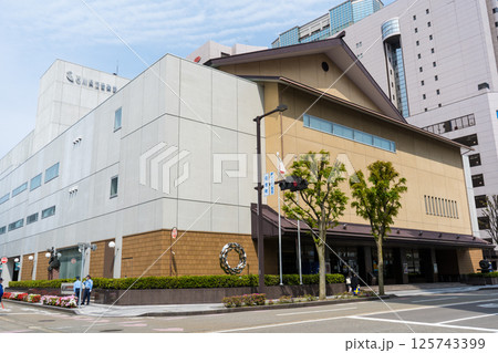 金沢駅前にある石川県立音楽堂の邦楽ホール側の外観|石川県金沢市 金沢駅前にある石川県立音楽堂の邦楽ホール側の外観|石川県金沢市 125743399