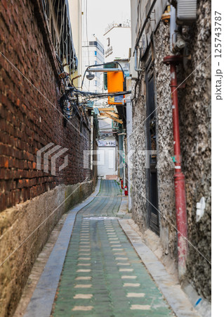 ソウルの路地風景　仁寺洞（インサドン） 125743787
