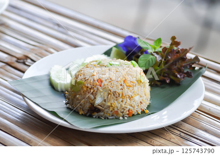 fried rice or stir fried rice with vegetable 125743790