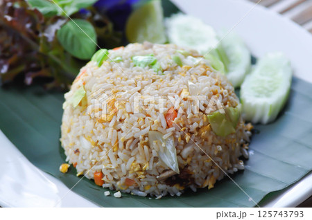 fried rice or stir fried rice with vegetable 125743793