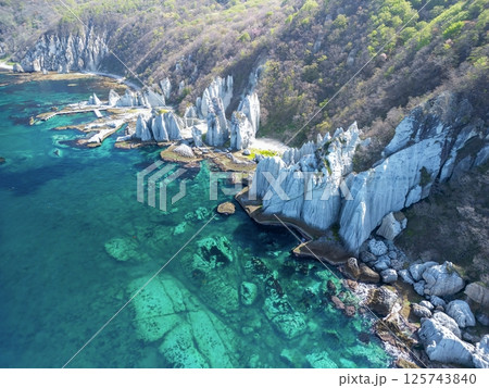 「青森県」ドローンで仏ヶ浦を空撮　下北半島佐井村 125743840