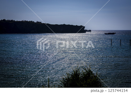 沖縄 海岸 青い海 沖縄 海岸 青い海 125744154