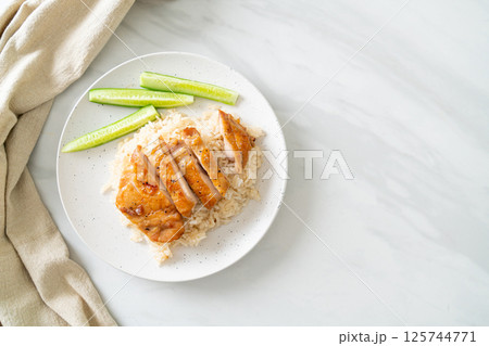 Grilled Chicken with Steamed Rice 125744771