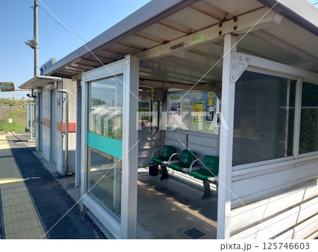 久留里線下郡駅の待合室 125746603