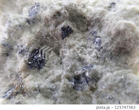 モリブデナイト天然石 125747363