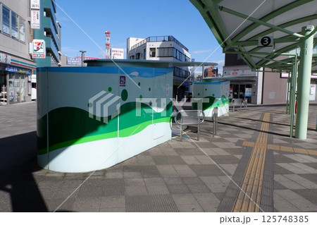 八王子駅南口の地下タワー式駐輪場の入出庫ブース 125748385