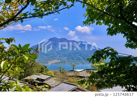 仙巌園・御殿と桜島(鹿児島県・鹿児島市) 仙巌園・御殿と桜島(鹿児島県・鹿児島市) 125748617