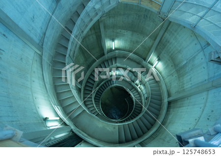 白丸ダムの螺旋階段 125748653
