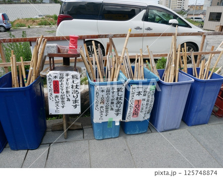金毘羅宮の貸し杖（香川：琴平） 125748874