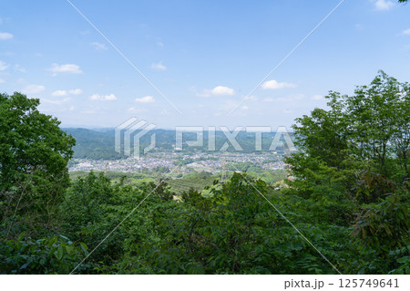 今熊山の山頂付近から見た景色（東京都八王子市） 125749641