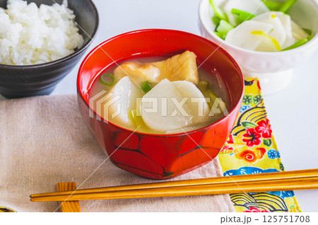 かぶの味噌汁 125751708