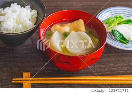 かぶの味噌汁 125751711