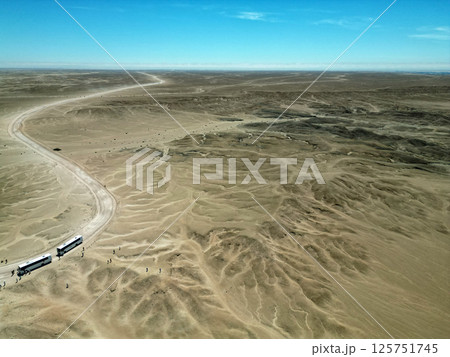 ナミブ砂漠のムーンランドスケープ大地の空撮 125751745