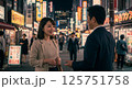 ネオンが灯る街角で、バッタリ出くわした男女の会話 125751758